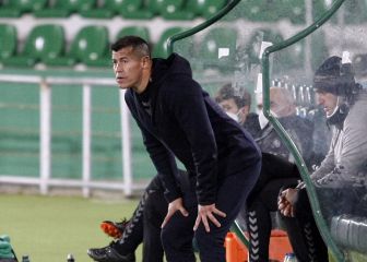 Almirón se queda solo en la rueda de prensa telemática