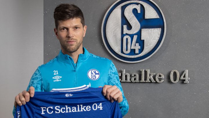 Oficial: Huntelaar vuelve para rescatar a su Schalke