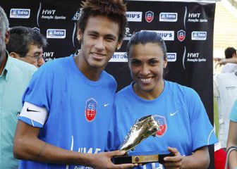 Bolsonaro la lía al denigrar a Marta frente a Neymar