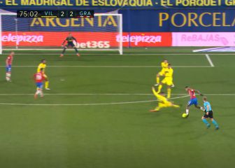 Esto es un auténtico golazo: el disparo es oro puro, pero la magia está en el arte del amago
