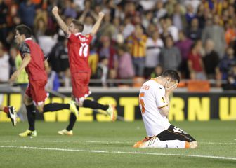 Sevilla y Valencia se cruzan al K.O por primera vez tras el gol de M'bia