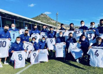 El Madrid regala camisetas a la plantilla del Alcoyano tras la Copa