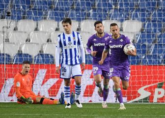Aprobados y suspensos del
Betis: Joaquín salva el caos