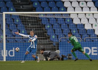 El Compostela sepulta a un Deportivo de esperpento