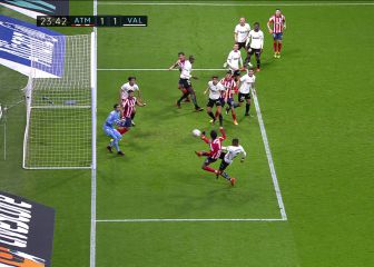 Los genios también lo son por solucionar situaciones límite: el genial recurso de Joao en el 1-1