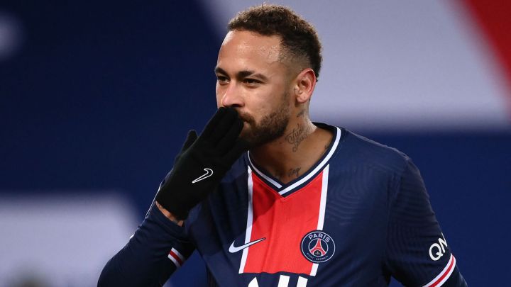 Neymar manda un beso