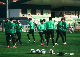Los hinchas del Saint Étienne interrumpen el entrenamiento