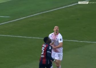 Ibra 'se encoge' por primera vez en un campo de fútbol