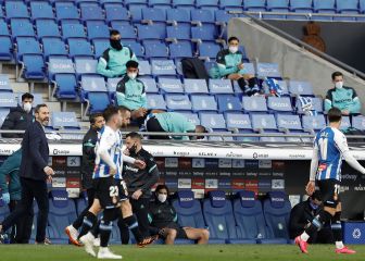 Un banquillo para diez minutos