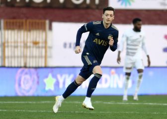 Özil debuta con victoria