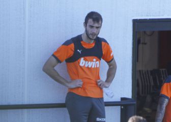 Ferro deja atrás su casa y se mira en el espejo de Ezequiel Garay