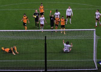 La tarjeta roja a David Luiz que indigna a Inglaterra: '¡Increíble!'