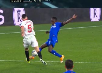 La entrada de Djené con la que mandó a Ocampos al hospital