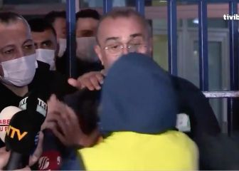 ¡Dirigente del Galatasaray fue asaltado en directo por un hincha del Fenerbahce!