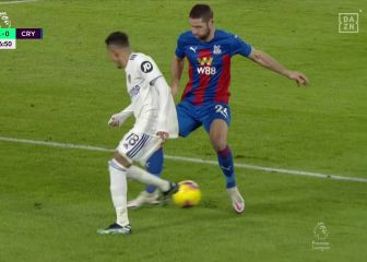 Caño, ruleta, taconazo y regate: el 4x1 por el mismo precio de un jugón a un mítico de la Premier