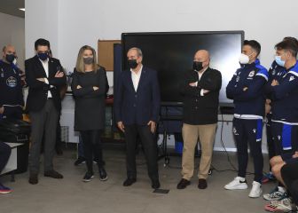 Antonio Couceiro visita a la plantilla del Depor en Abegondo