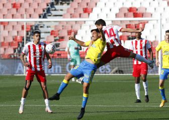 El Almería hace los deberes ante una inoperante Las Palmas