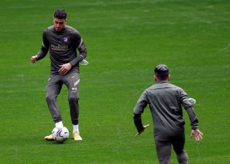 Giménez trabaja con el grupo y Vrsaljko apunta a la titularidad