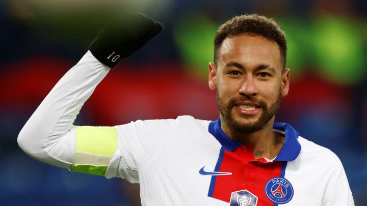 Neymar celebrates PSG’s win over Barcelona and Mbappé’s hat-trick
