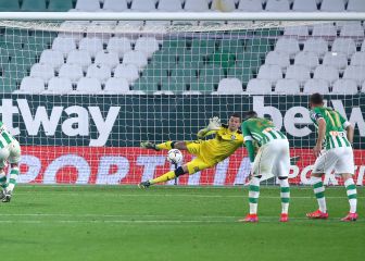 Estrada da al Betis un empujón a Europa y a Bordalás, al abismo
