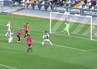 El Talavera resiste con diez el hostigamiento del Badajoz