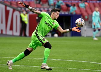 El portero del Levante no se corta: 