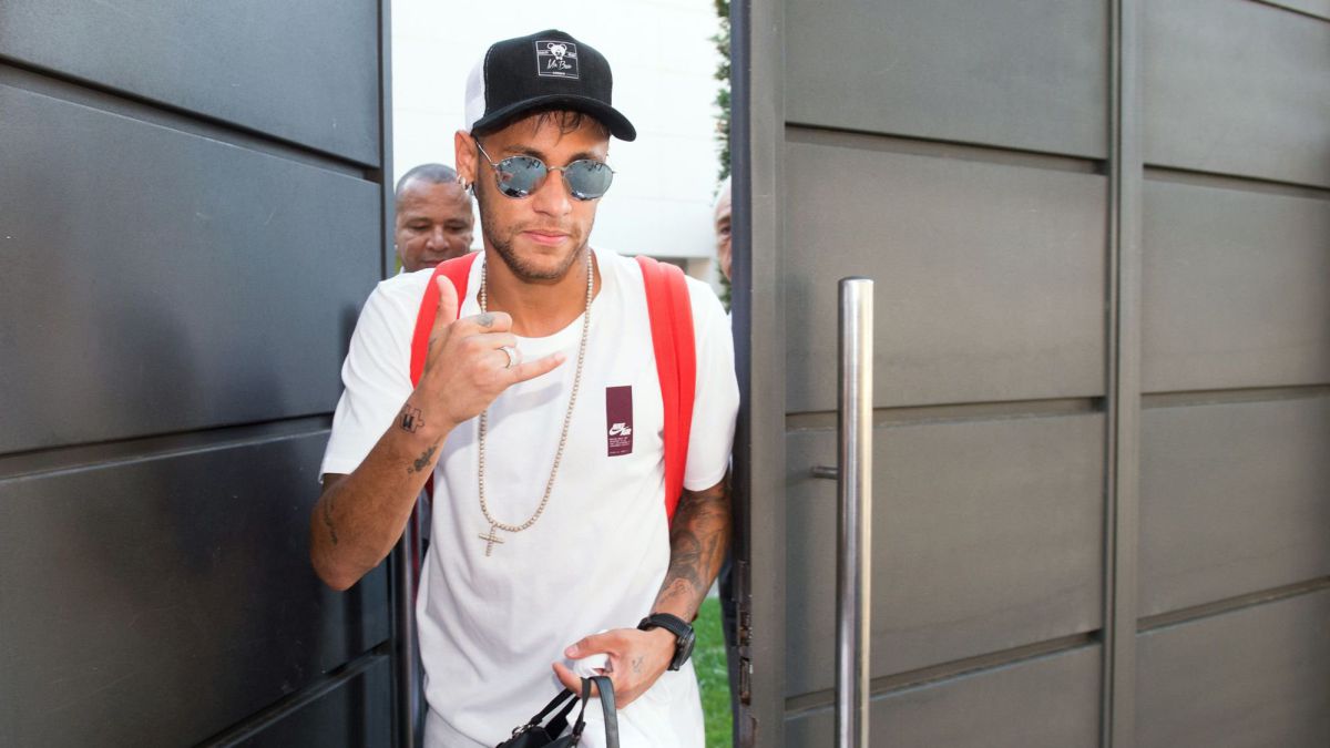 Neymar and PSG cross mysterious Messages on Twitter