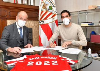 Raúl García renueva por un año, con opción a otro