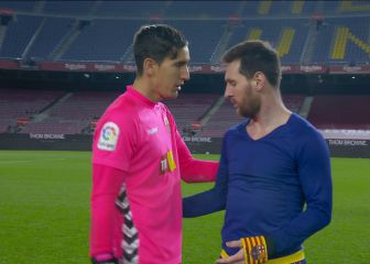 El curioso intercambio de camisetas de Messi y arquero del Elche: el '10' acabó riendo
