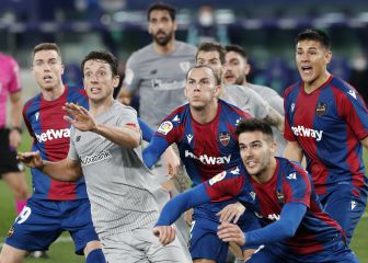 Raúl García nivela a Roger con un polémico penalti