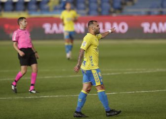 Araujo sentencia a Las Palmas y el colista aprovecha el festín