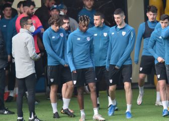 Nico Williams y Artola, con el primer equipo en Lezama