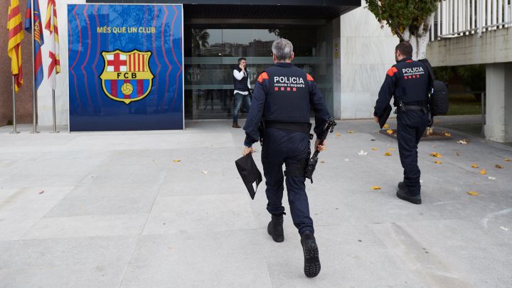 Catalan police launch search of Barcelona Camp Nou offices