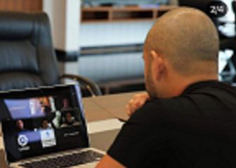 El Príncipe de Johor conversa con Tebas por videoconferencia