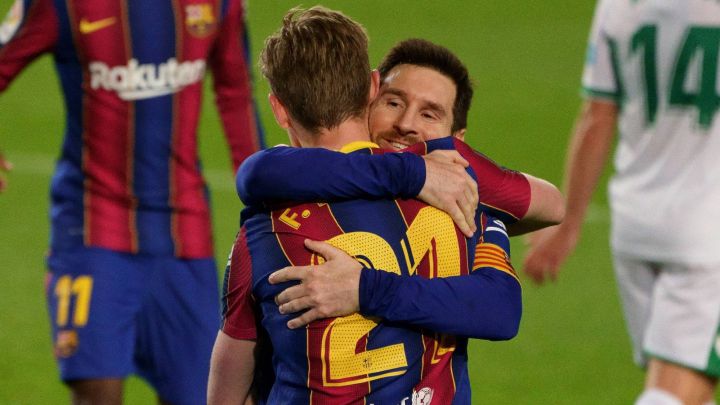 Messi and De Jong, one booking away from suspension
