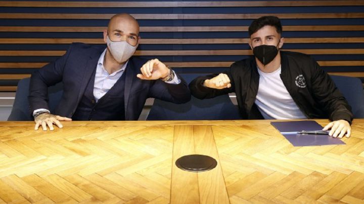 El Málaga blinda su futuro: Ale Benítez, otro canterano renovado