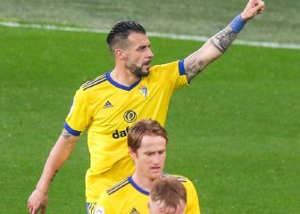 Negredo da aire al Cádiz con su séptimo tanto