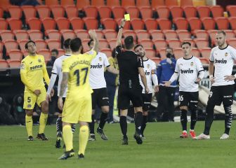 El Valencia estudia y descarta recurrir la amarilla de Gayà