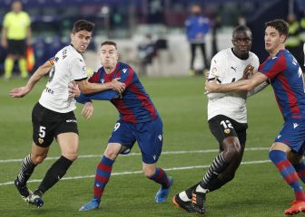 La línea de tres le sale torcida a Gracia en el Valencia