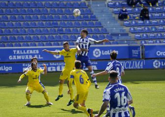 Álex Fernández firma las tablas para el Cádiz ante el Alavés