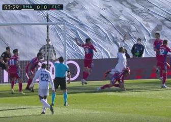El Madrid clama contra el árbitro por este posible penalti a Ramos