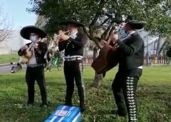 Mariachis del Celta B y un ataúd para recibir al Deportivo antes del derbi gallego