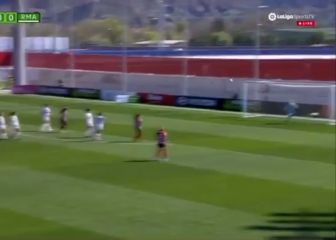 Misa firma uno de los paradones del año: atentos al vuelo que mantuvo al Madrid en el derbi