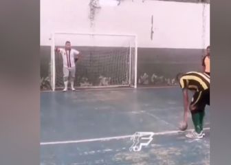 El video del que puedes sacar pecho con tus amigos toda tu vida: de traca lo de este portero...