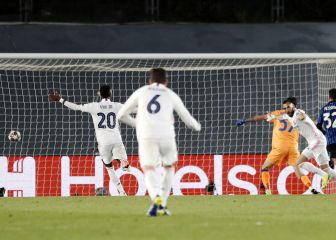 El Madrid penaliza los errores del Atalanta y ya está en cuartos
