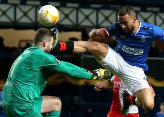 La espeluznante patada de Roofe acaba en una fractura de cráneo