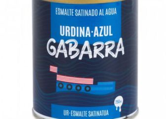 La última moda en Bilbao: pintar cosas de 'azul Gabarra'