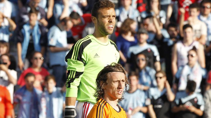 El Real Madrid tir una Liga a tres bandas en Vigo