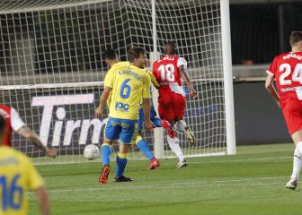 Las Palmas se desangra en defensa