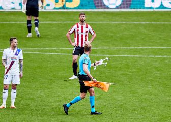 Un dron interrumpe el partido entre Athletic y Eibar en San Mamés
